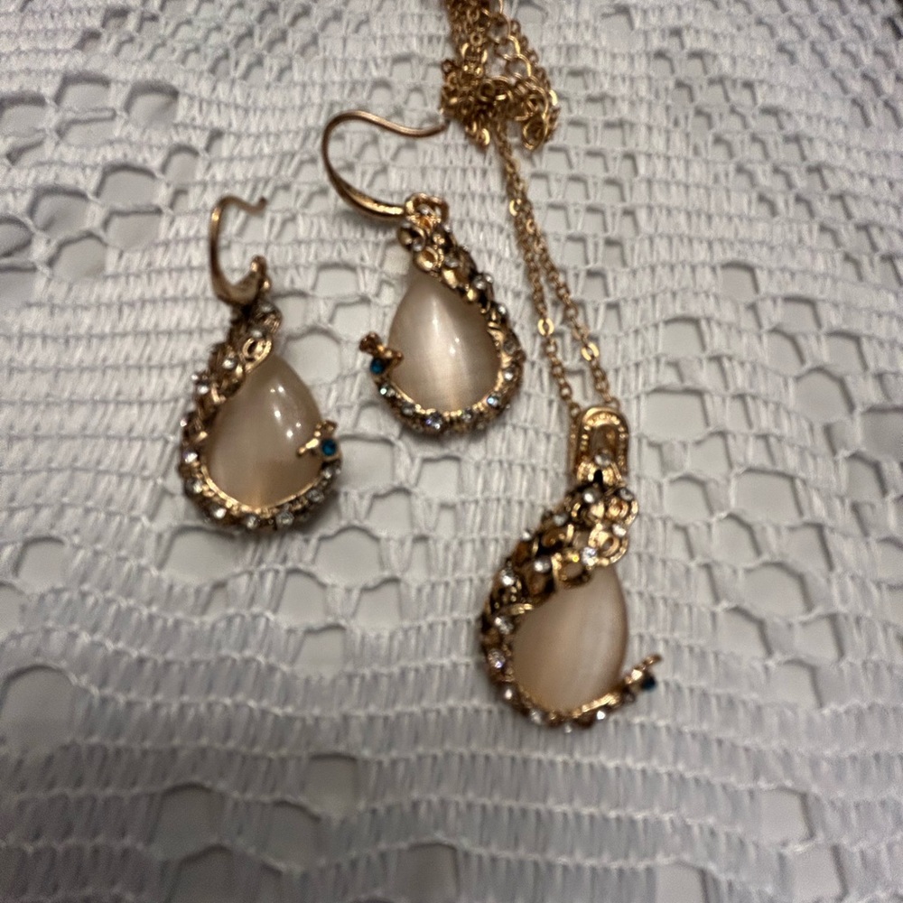 Vintage Peacock Jewelry Set